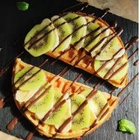 Венская вафля с шоколадом, бананом и киви