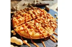 Венская вафля с карамелью и солёным арахисом
